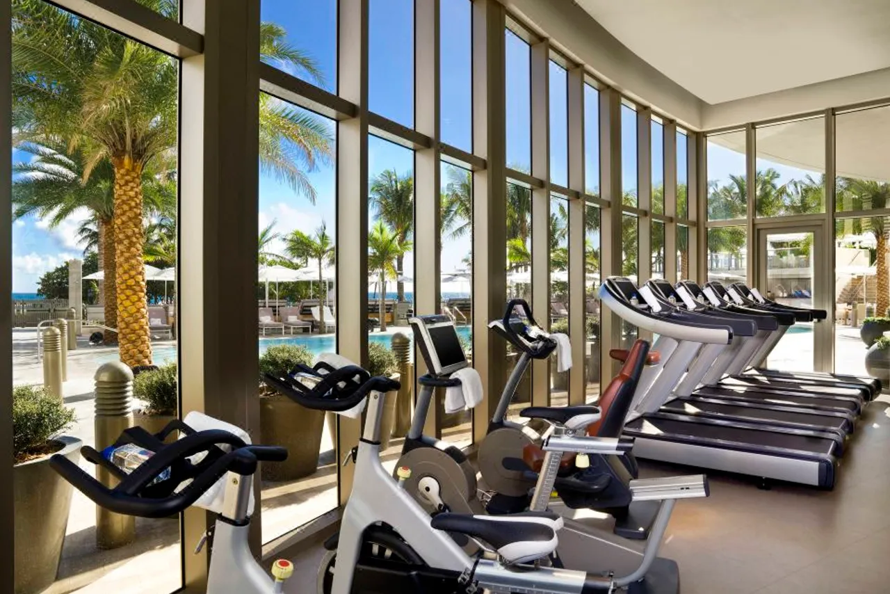 The St. Regis Bal Harbour Resort — rooms and atmosphere