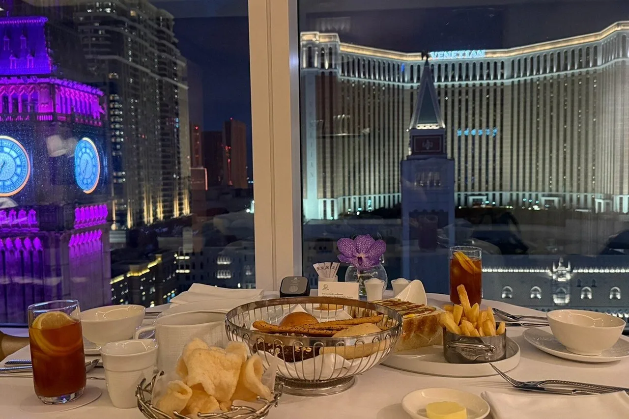 The St. Regis Macao — rooms and atmosphere