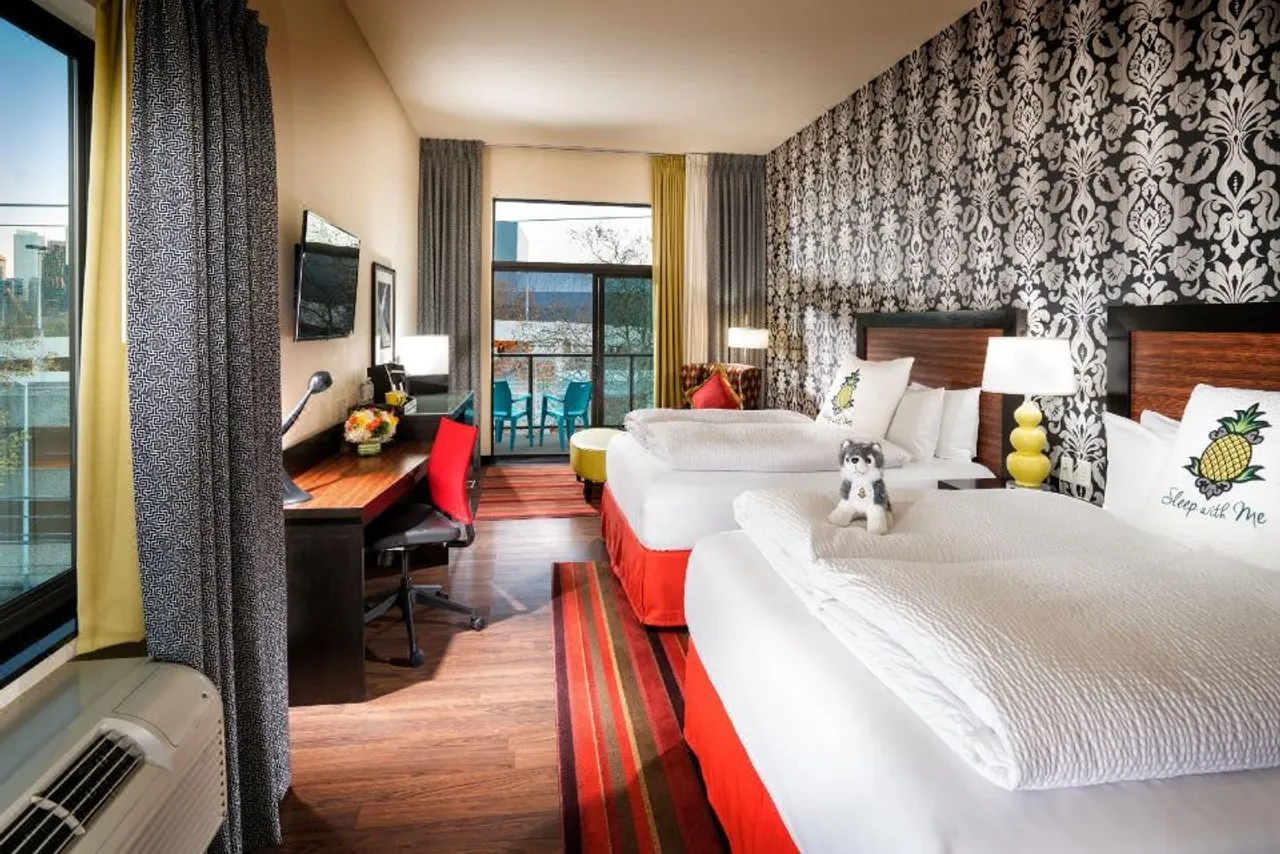 Staypineapple, The Maxwell Hotel, Seattle Center — rooms and atmosphere