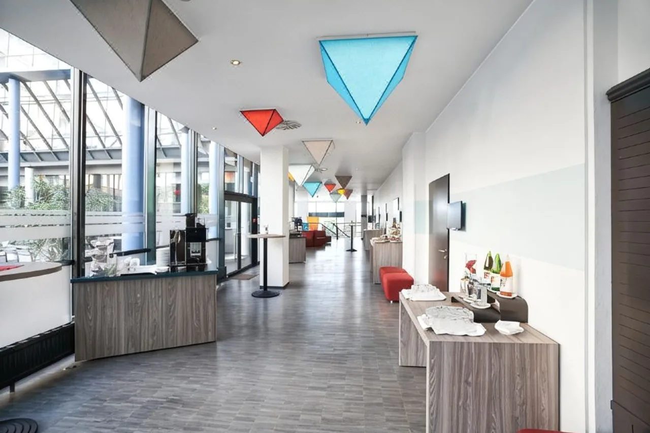 Steigenberger Hotel Linz — ภาพห้องพักและบรรยากาศ