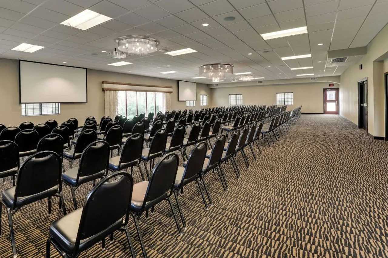 Stoney Creek Hotel Kansas City - Independence — rooms and atmosphere