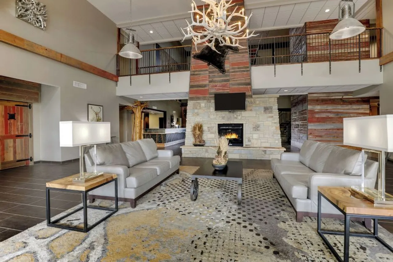 Stoney Creek Hotel Kansas City - Independence — rooms and atmosphere