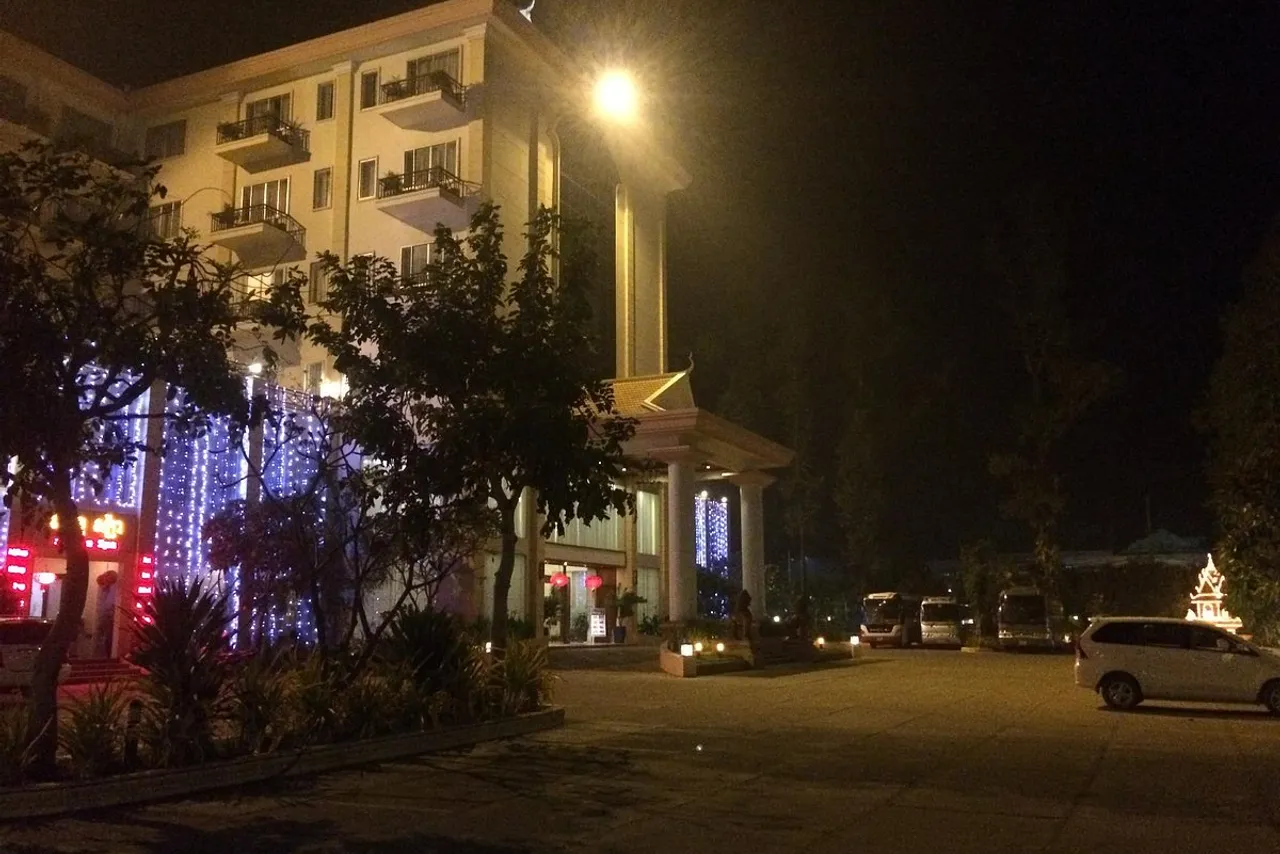 Stung Sangke Hotel — rooms and atmosphere