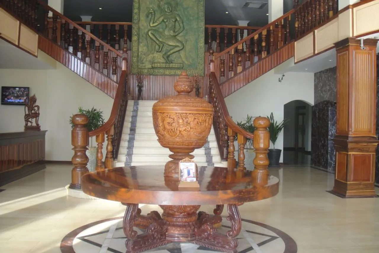 Stung Sangke Hotel — rooms and atmosphere
