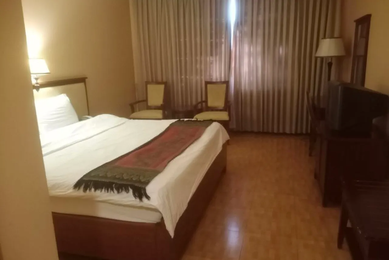 Stung Sangke Hotel — rooms and atmosphere