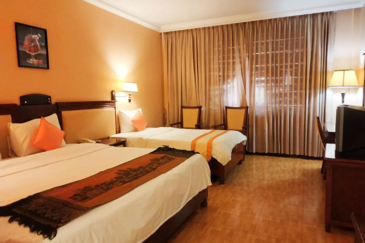 Stung Sangke Hotel — rooms and atmosphere