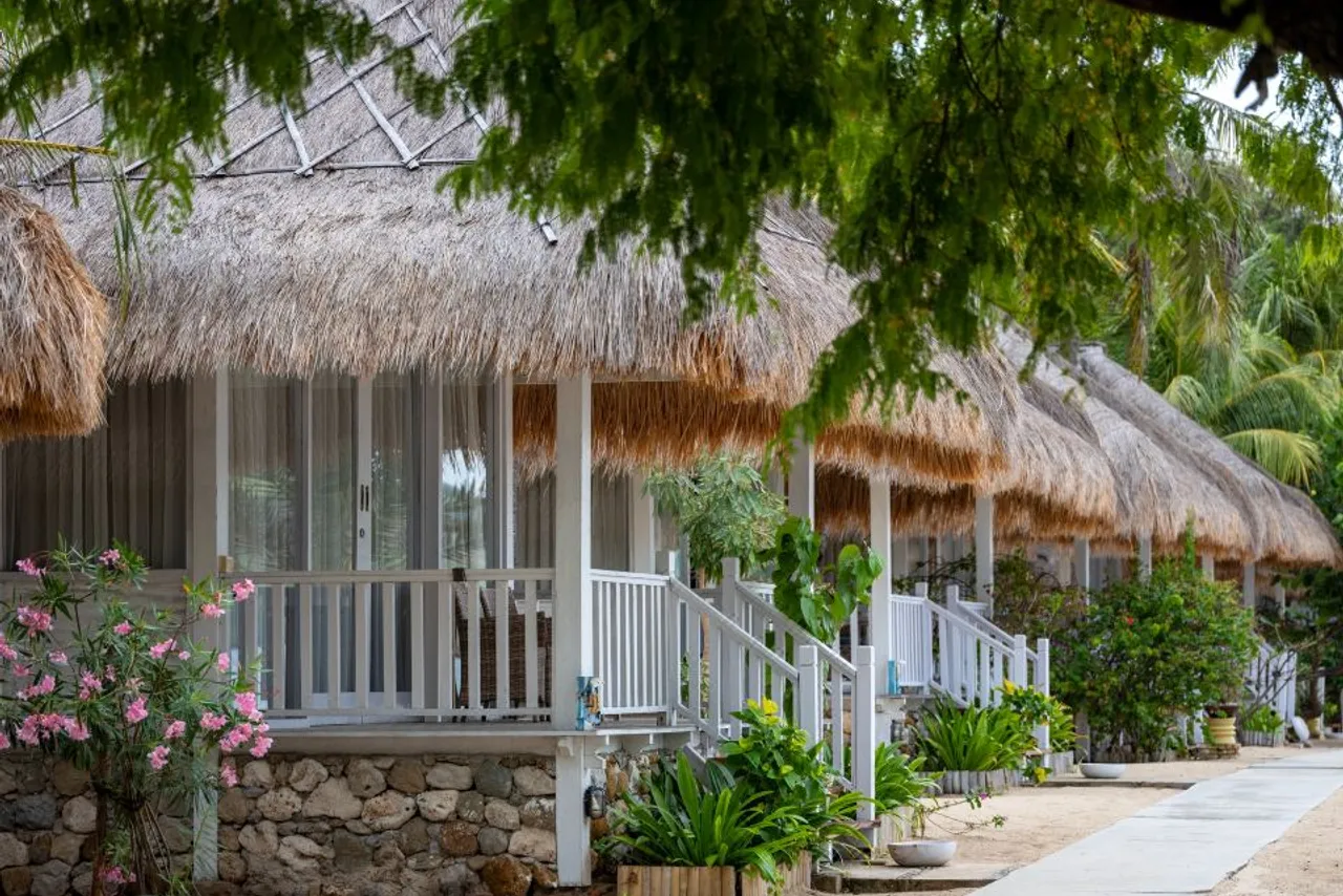 Sudamala Resort, Seraya, Flores — rooms and atmosphere