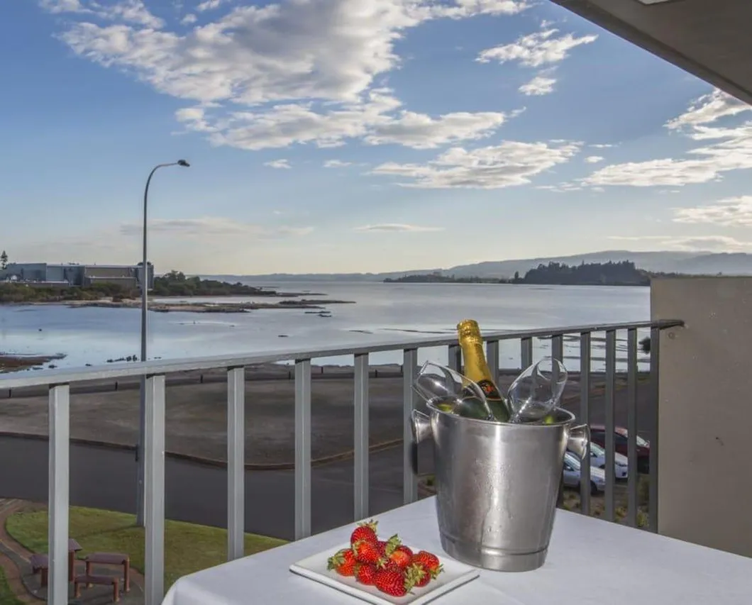 Sudima Hotel Lake Rotorua — rooms and atmosphere