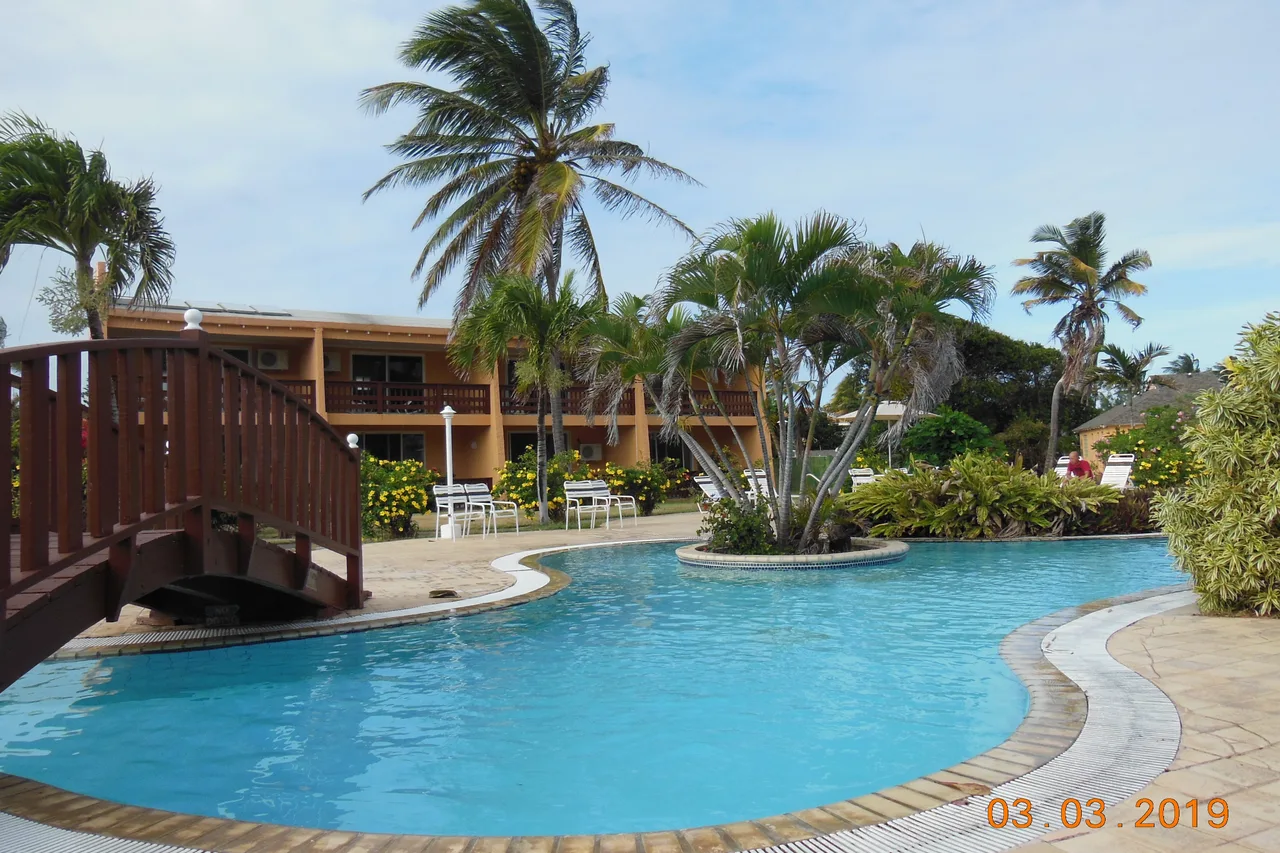 Sugar Bay Club Suites & Hotel — rooms and atmosphere