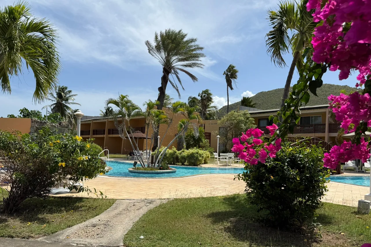 Sugar Bay Club Suites & Hotel — rooms and atmosphere