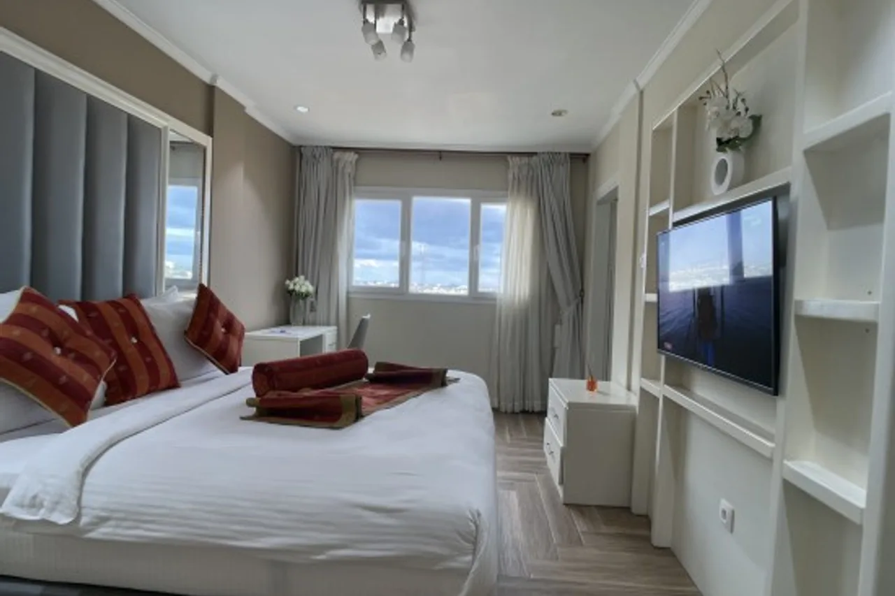 Suita Hotel — rooms and atmosphere