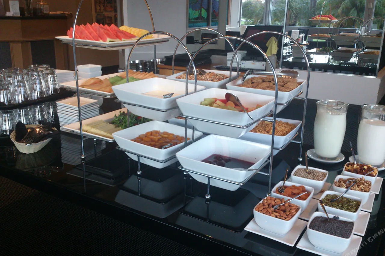 Sullivans Hotel Perth — rooms and atmosphere