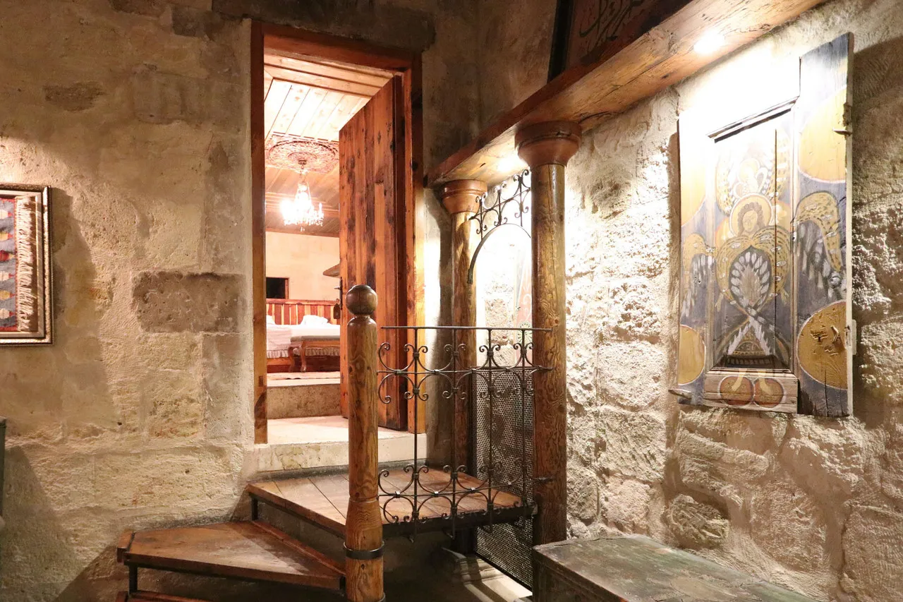 Sultan Cave Suites — rooms and atmosphere