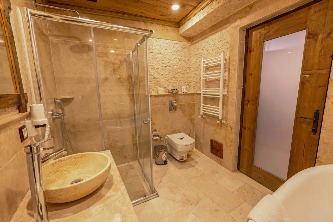 Sultan Cave Suites — rooms and atmosphere