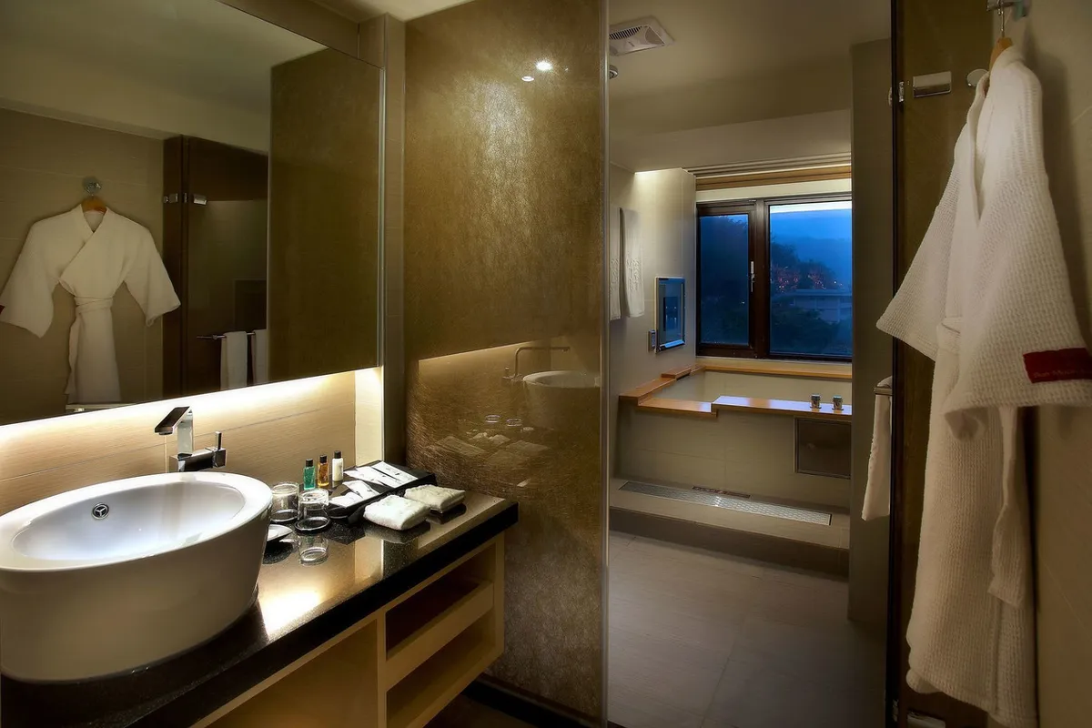 Sun Moon Lake Hotel — rooms and atmosphere