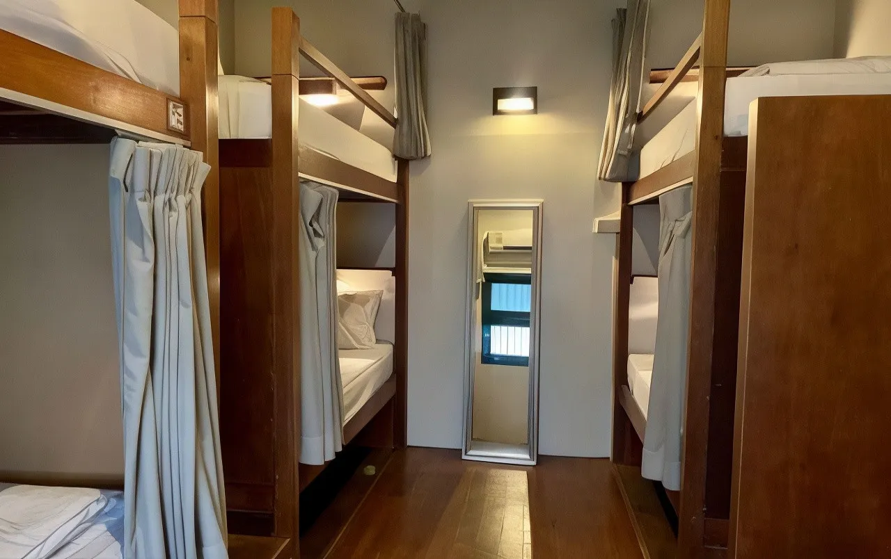 Suneta Hostel Khaosan — rooms and atmosphere