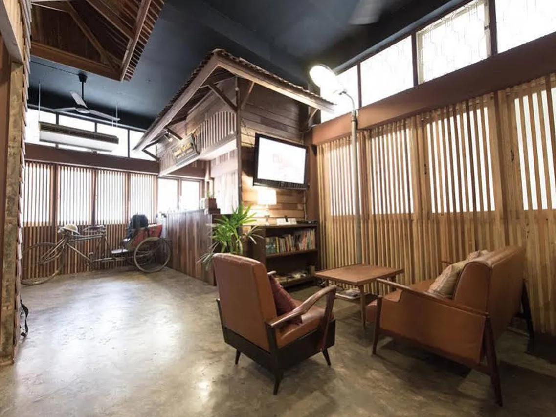 Suneta Hostel Khaosan — rooms and atmosphere