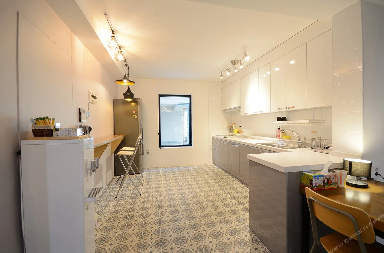 Sunny Hill Hostel Hongdae — rooms and atmosphere