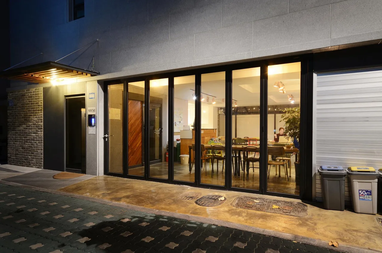 Sunny Hill Hostel Hongdae — rooms and atmosphere