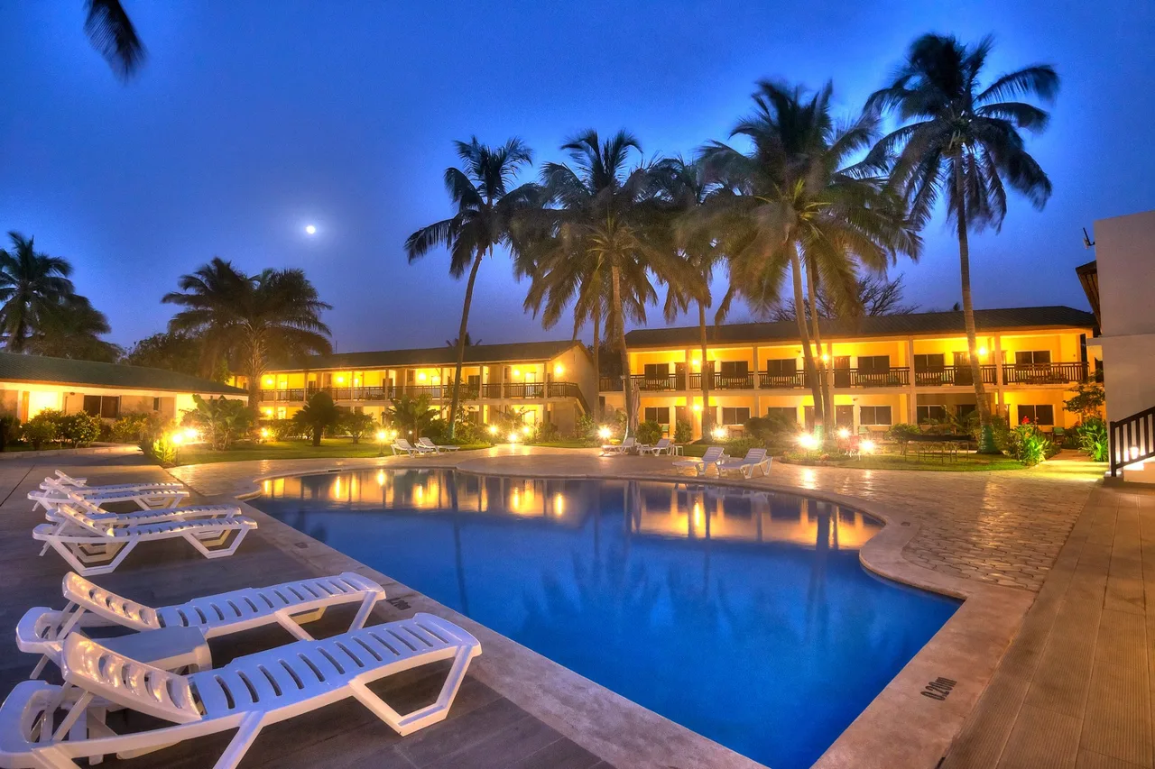 Sunset Beach Hotel — rooms and atmosphere