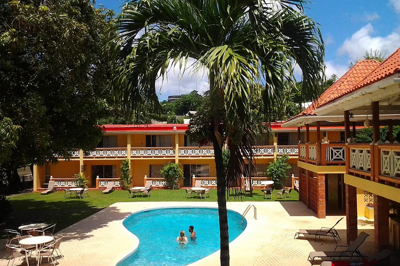 Sunset Shores Beach Hotel — rooms and atmosphere