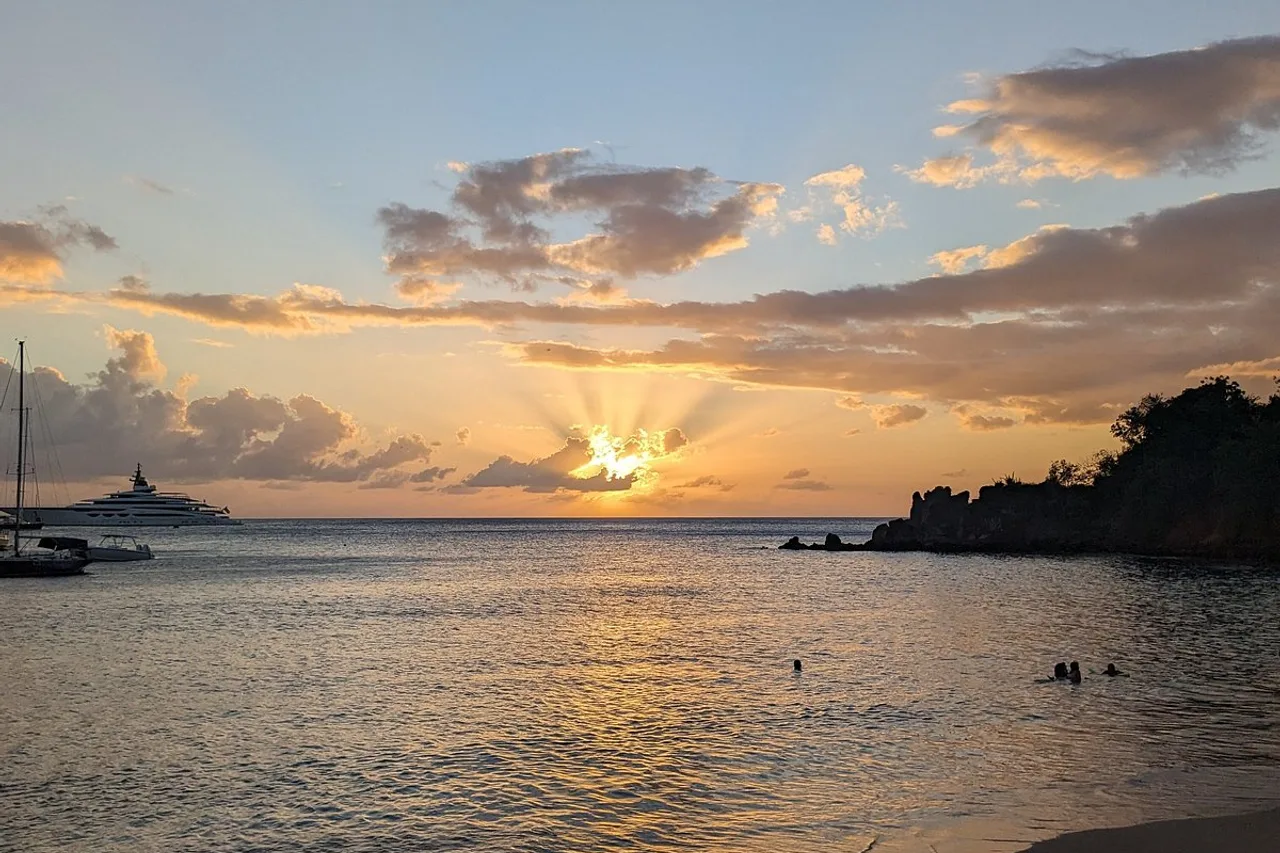 Sunset Shores Beach Hotel — rooms and atmosphere