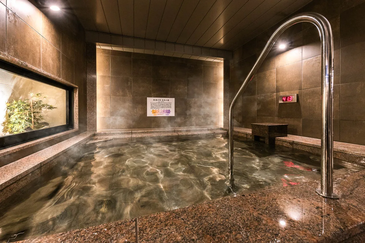 Super Hotel JR Ikebukuro Nishiguchi — rooms and atmosphere