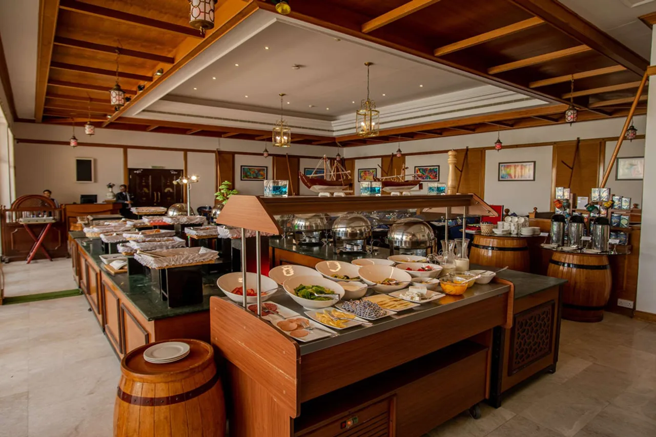 Sur Plaza Hotel — ภาพห้องพักและบรรยากาศ