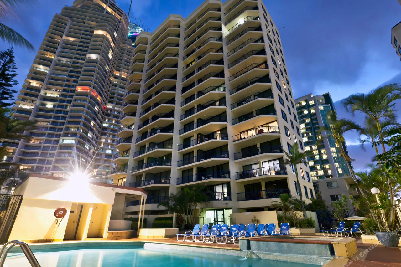 Surf Regency — rooms and atmosphere