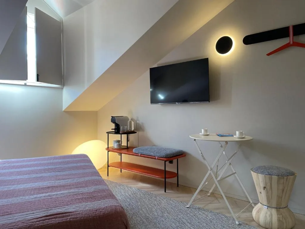 SUTRooms — ภาพห้องพักและบรรยากาศ