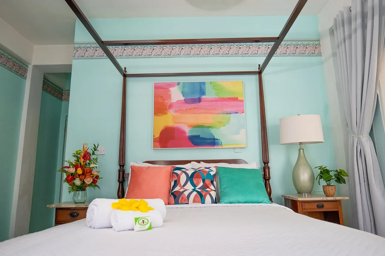 Sutton Place Hotel — rooms and atmosphere
