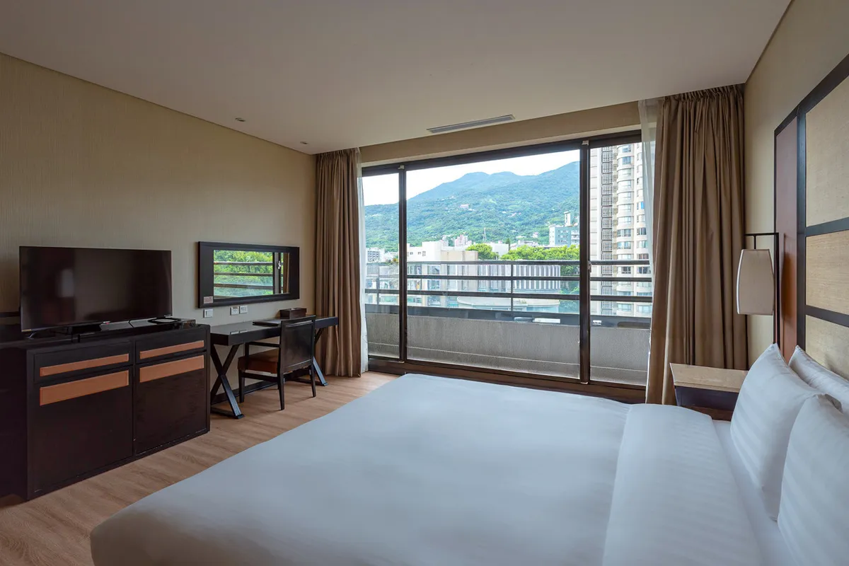 Sweetme Hotspring Resort — rooms and atmosphere