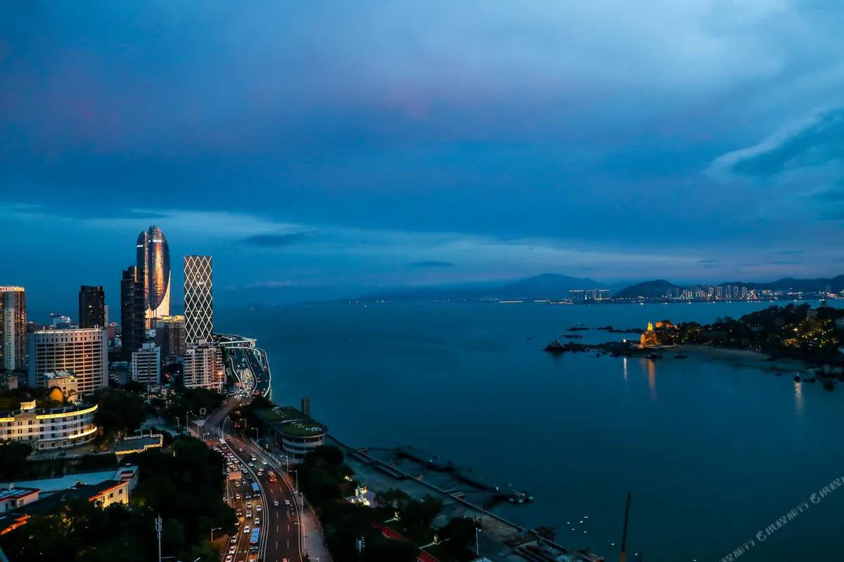 Swiss Grand Xiamen — rooms and atmosphere