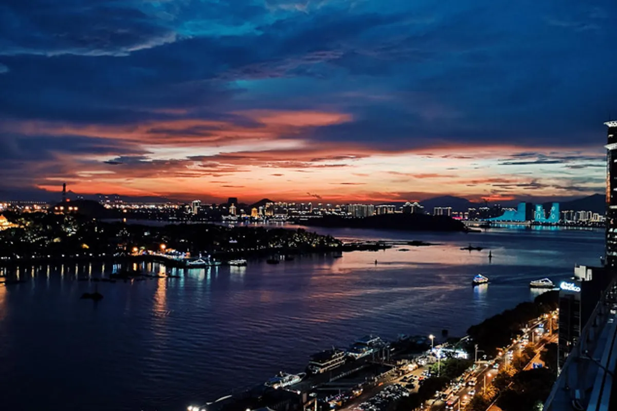 Swiss Grand Xiamen — rooms and atmosphere
