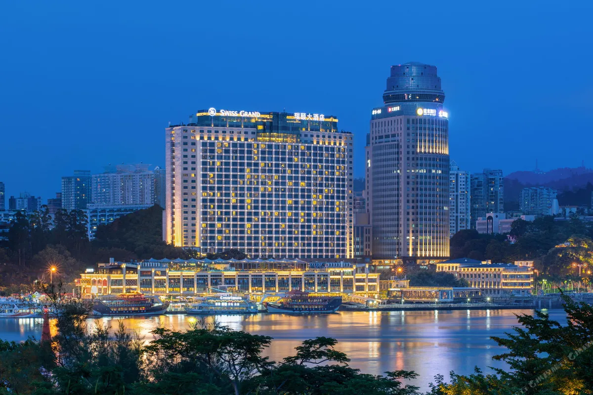 Swiss Grand Xiamen — rooms and atmosphere