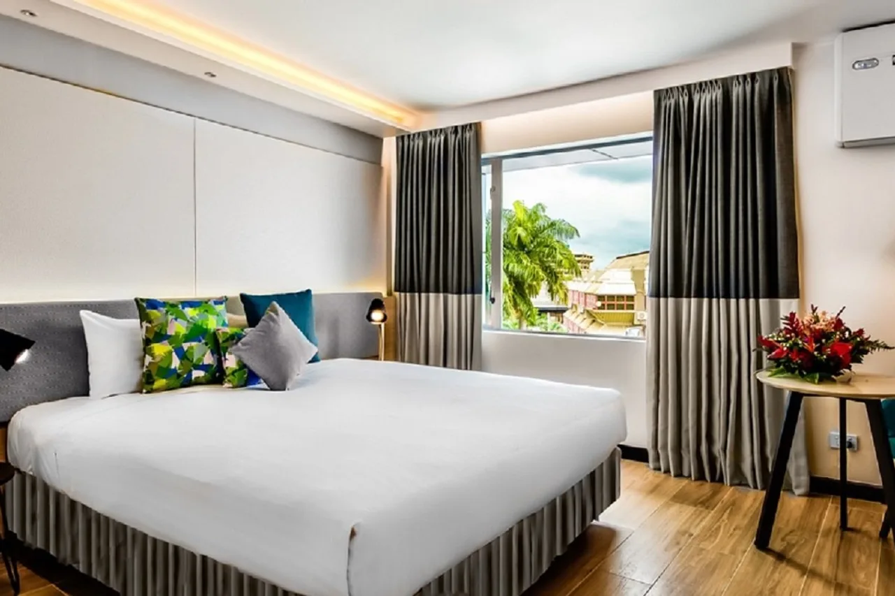 Tanoa Plaza Hotel Suva — rooms and atmosphere