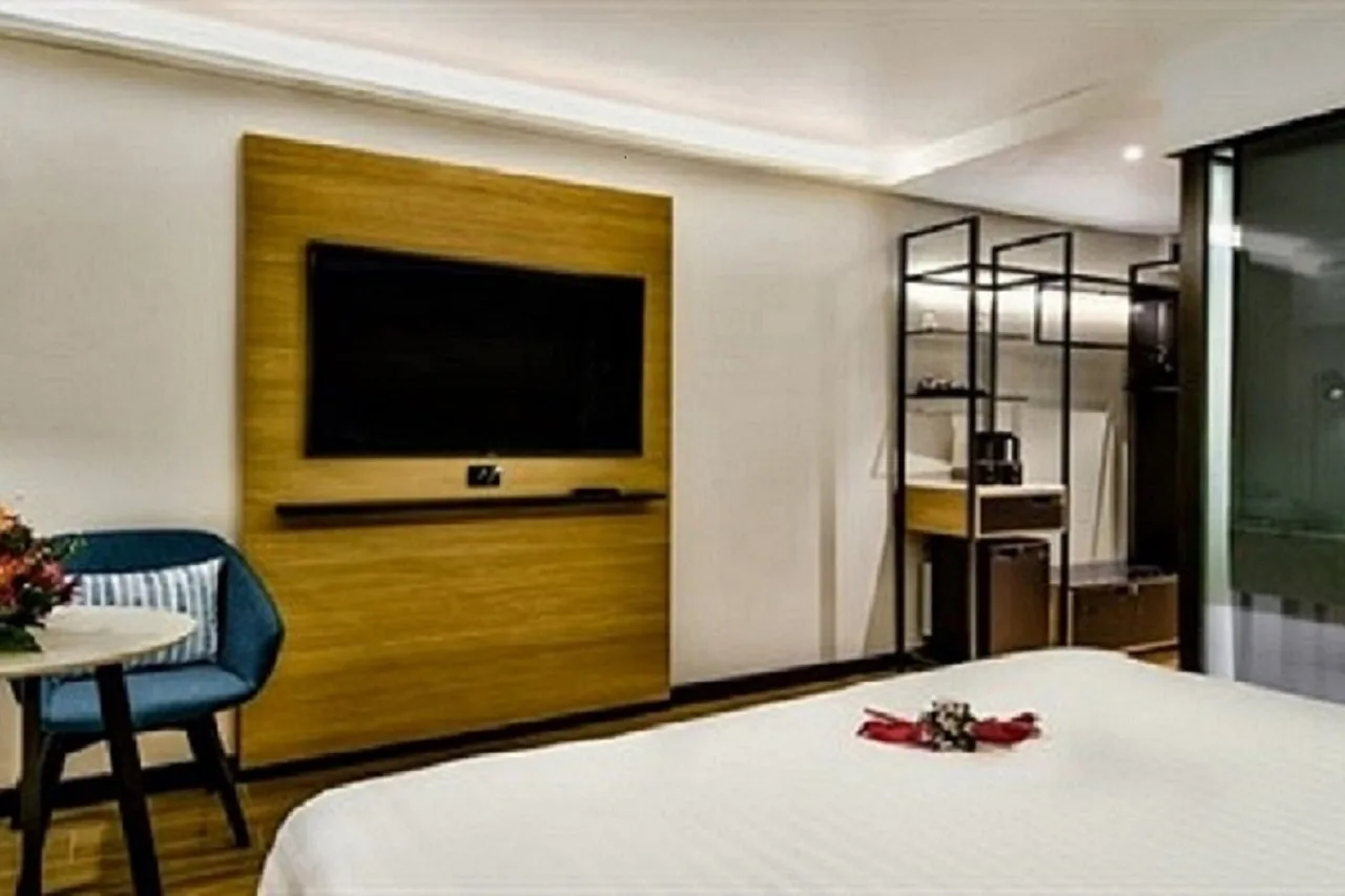 Tanoa Plaza Hotel Suva — rooms and atmosphere