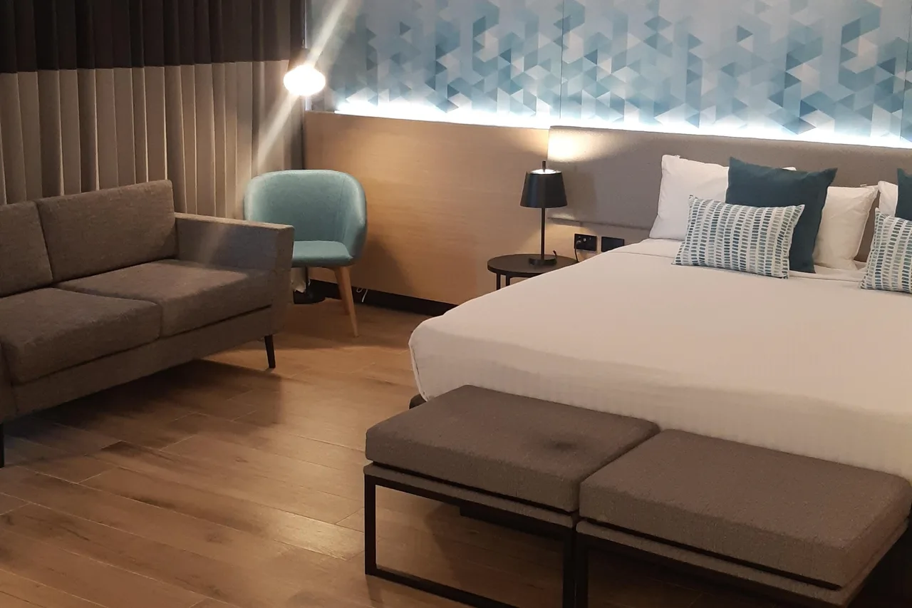 Tanoa Plaza Hotel Suva — rooms and atmosphere