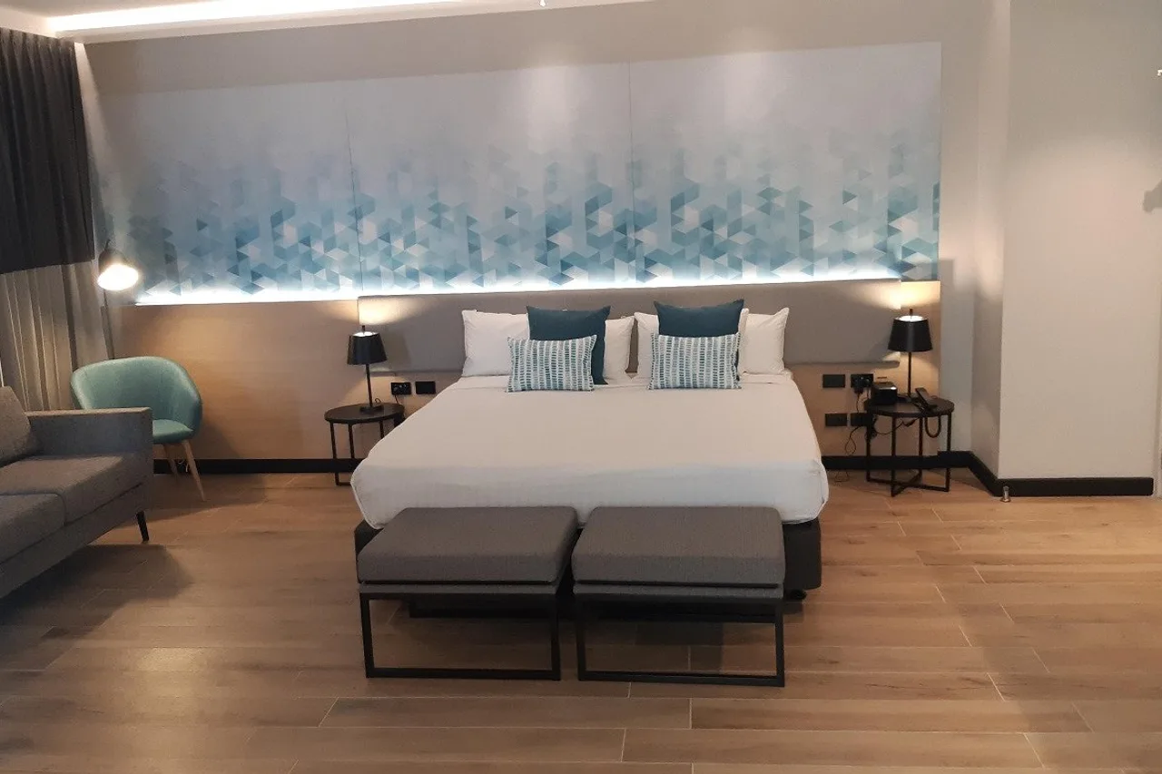 Tanoa Plaza Hotel Suva — rooms and atmosphere