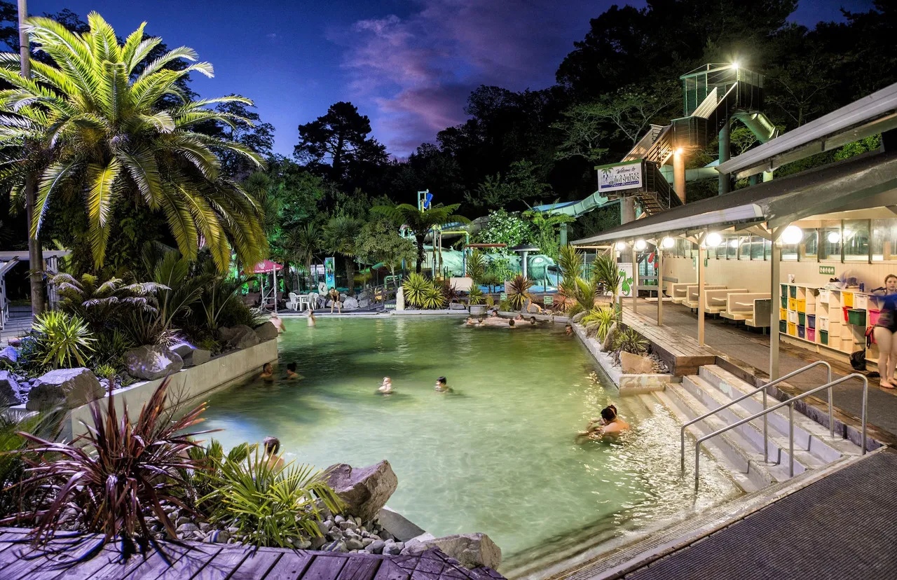 Taupo DeBretts Spa Resort — rooms and atmosphere