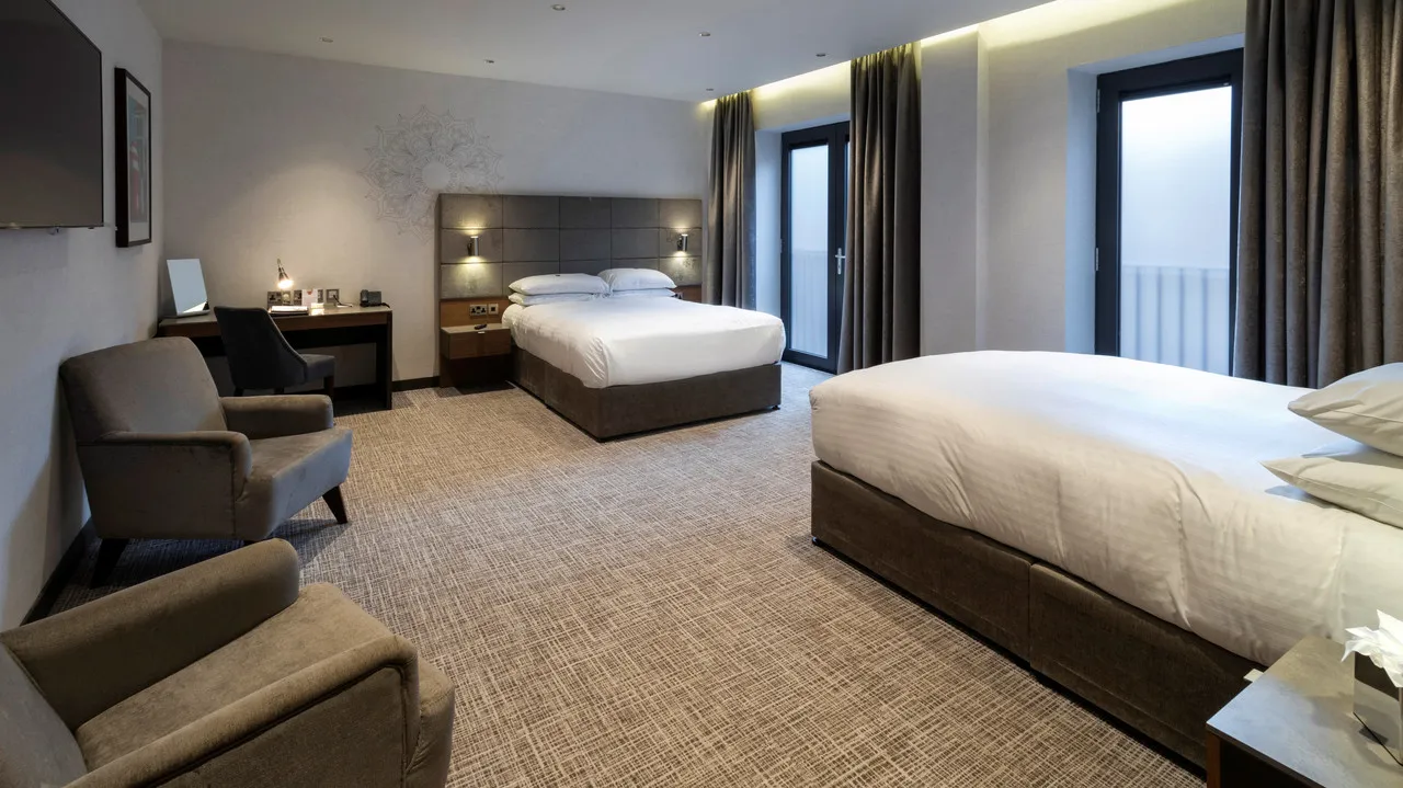 Ten Square Hotel — rooms and atmosphere