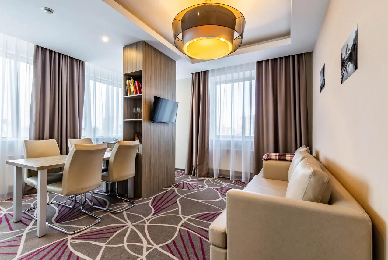 Tenet Hotel — ภาพห้องพักและบรรยากาศ