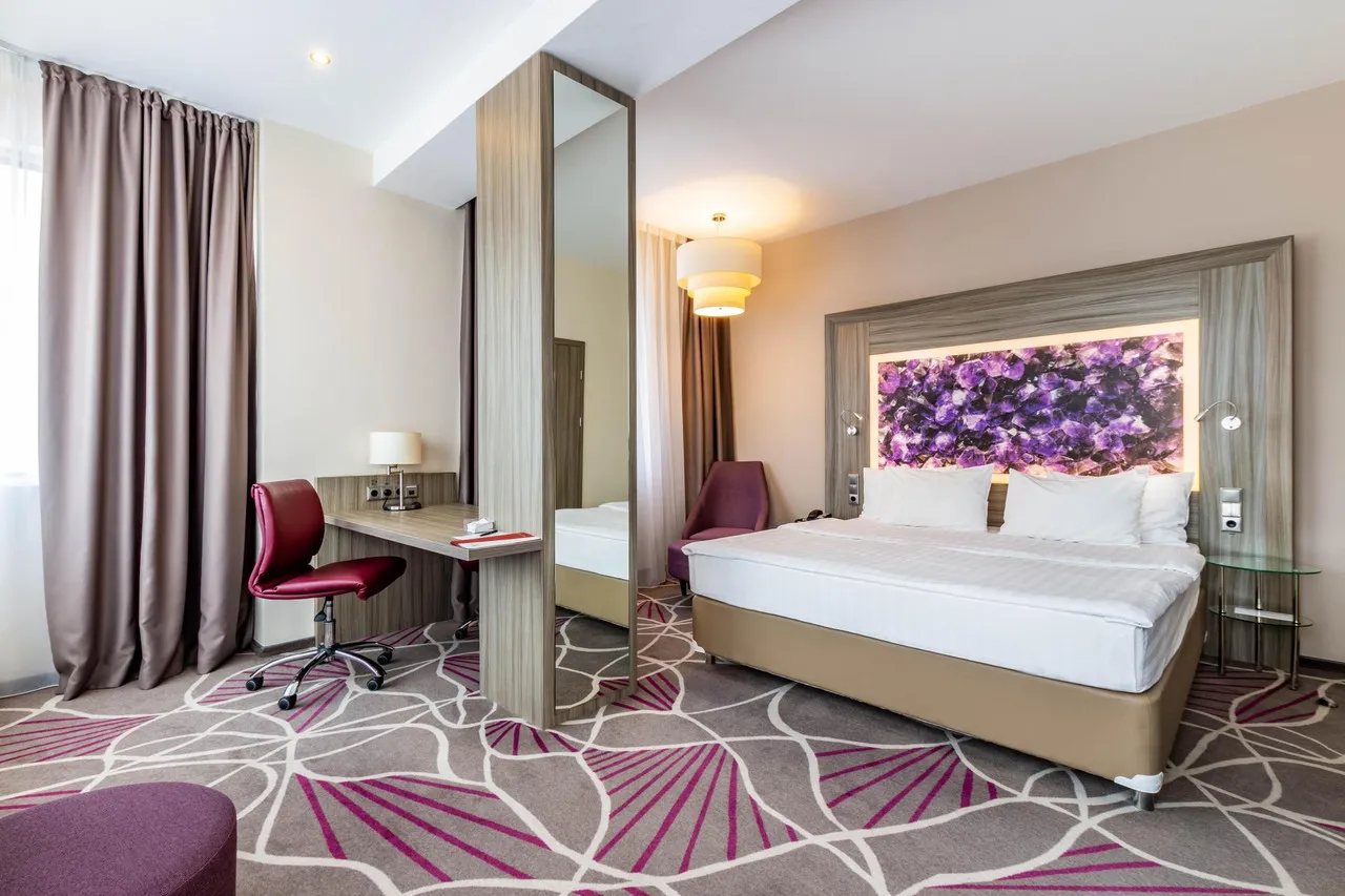 Tenet Hotel — ภาพห้องพักและบรรยากาศ