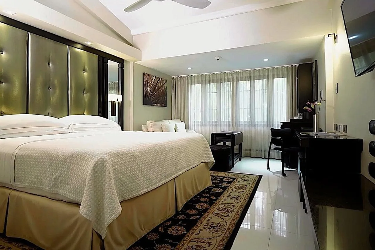 Terra Nova All-Suite Hotel — rooms and atmosphere