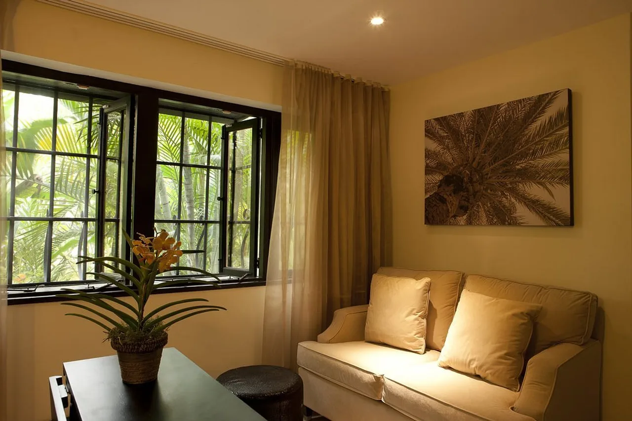 Terra Nova All-Suite Hotel — rooms and atmosphere