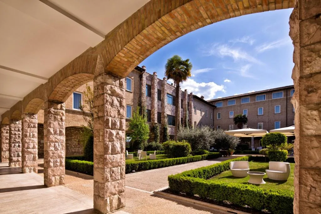 TH Assisi - Hotel Cenacolo — ภาพห้องพักและบรรยากาศ