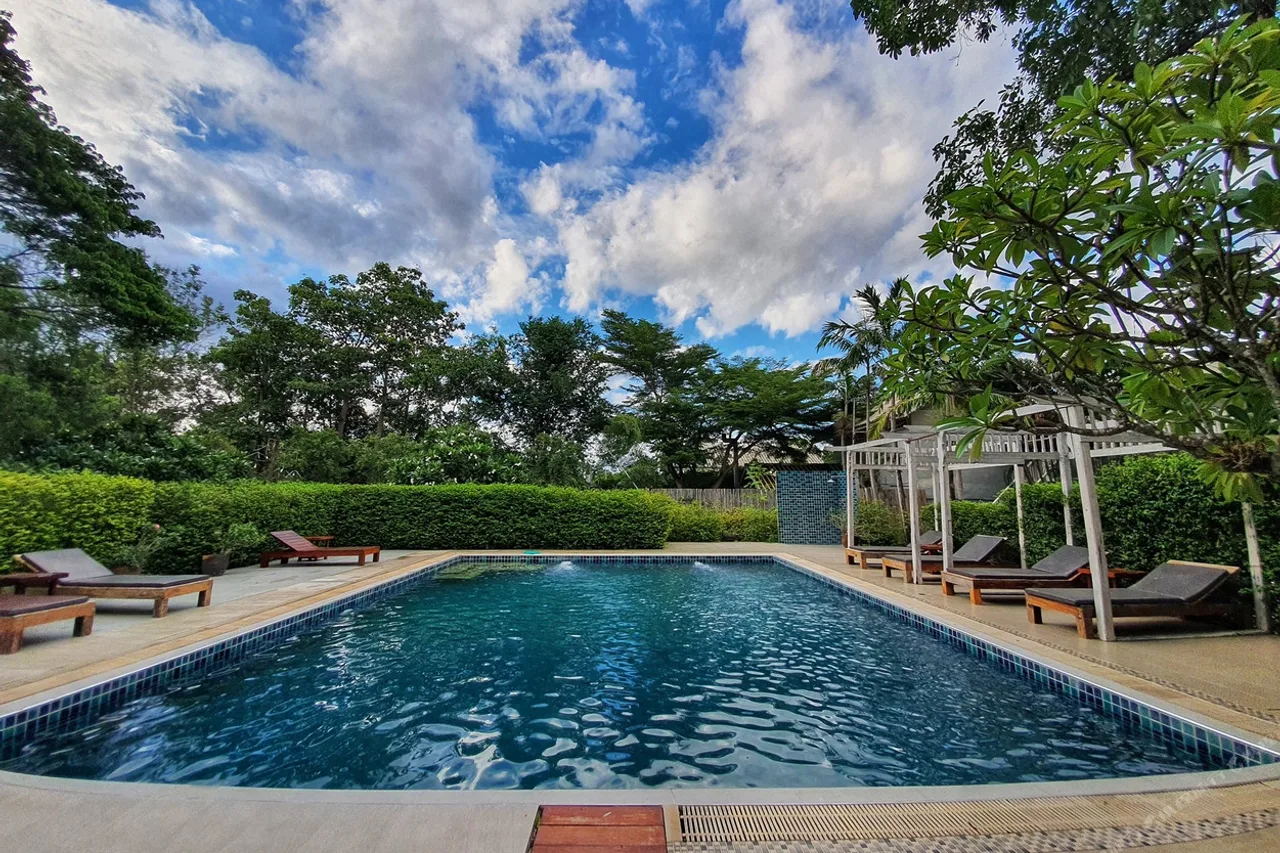 Tharaburi Resort — ภาพห้องพักและบรรยากาศ