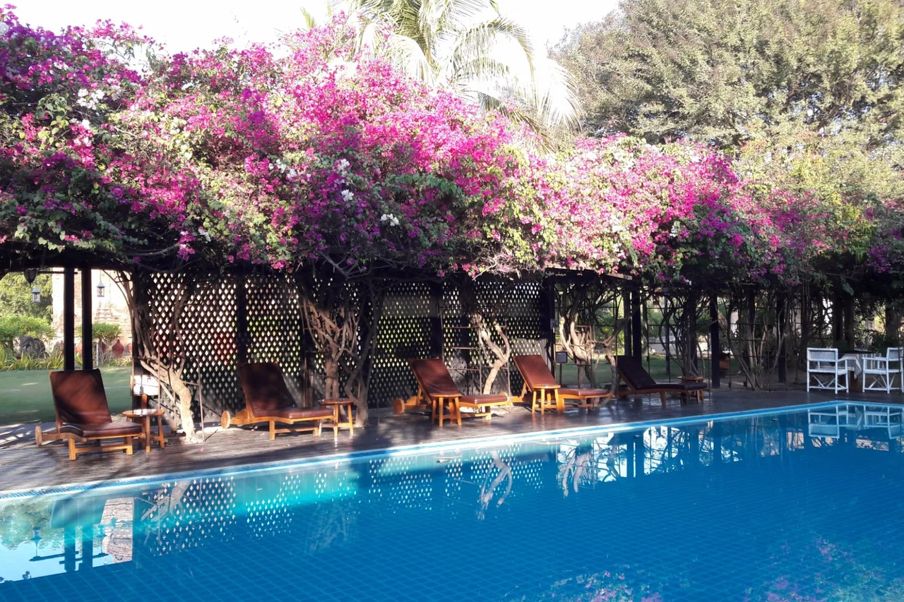 Thazin Garden Hotel — rooms and atmosphere