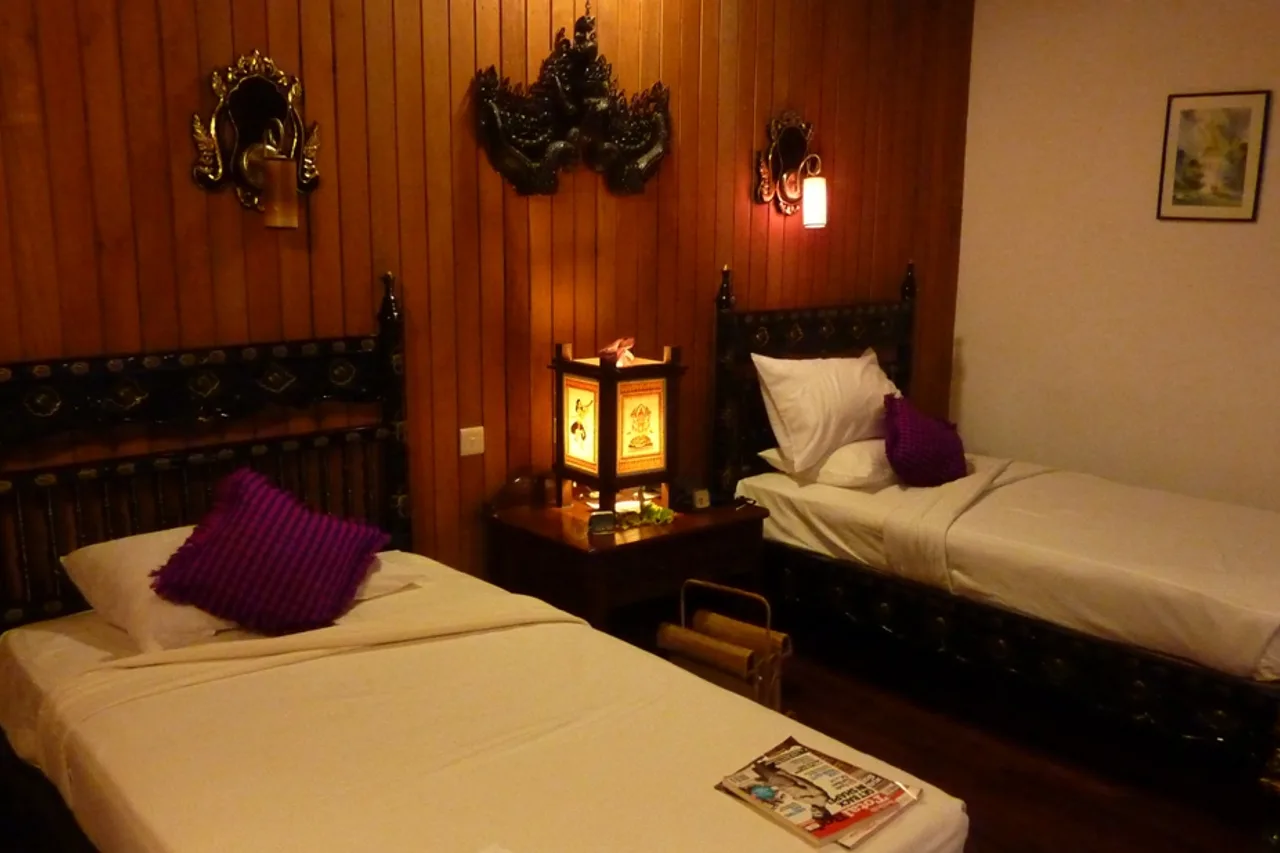 Thazin Garden Hotel — rooms and atmosphere