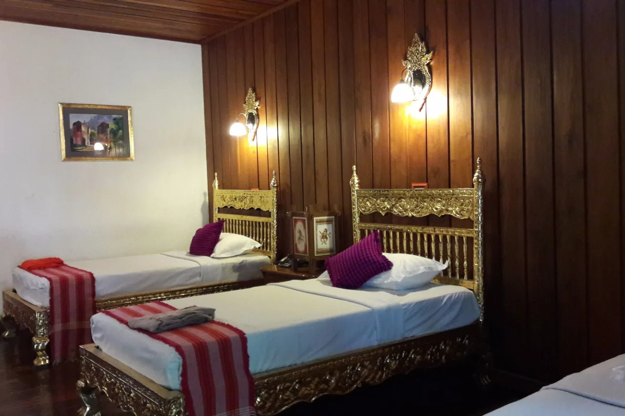 Thazin Garden Hotel — rooms and atmosphere